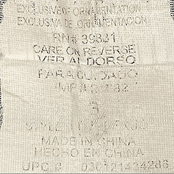 Rewind size 3 capri jeans rolled cuffs, button flap pockets, some distressing - Picture 13 of 14